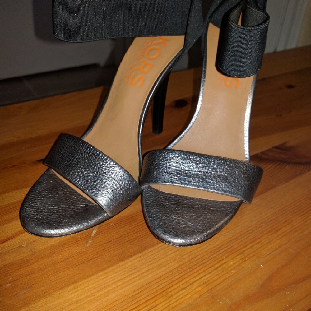 Vintage EUC Kors by Michael kors leather stiletto sz 8 - Picture 2 of 4